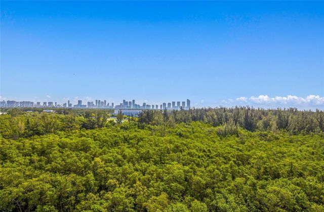 14951 Royal Oaks Ln 901, North Miami, FL 33181