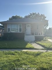 8729 S Fairfield Avenue, Evergreen Park, IL 60805