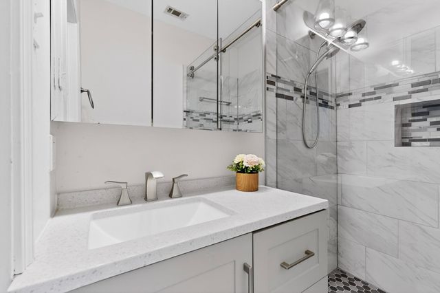 2009 Berwick Avenue, Dallas, TX 75203