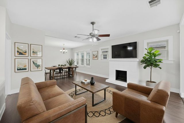 2009 Berwick Avenue, Dallas, TX 75203