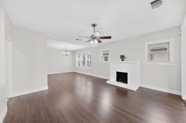 2009 Berwick Avenue, Dallas, TX 75203