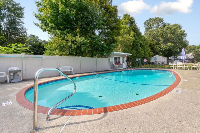 72 Renwick Rd B, Wakefield, MA 01880
