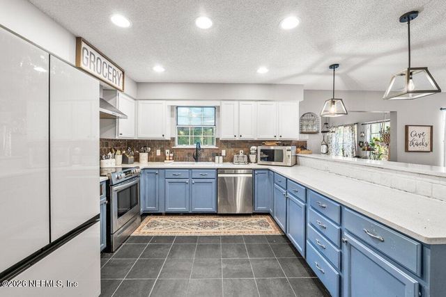 328 N RIDGE Drive, Fleming Island, FL 32003