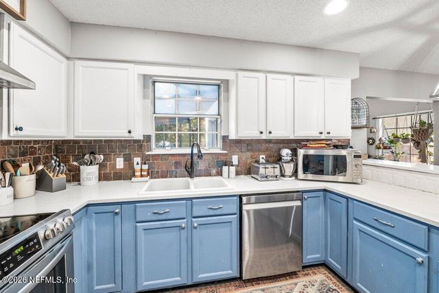 328 N RIDGE Drive, Fleming Island, FL 32003