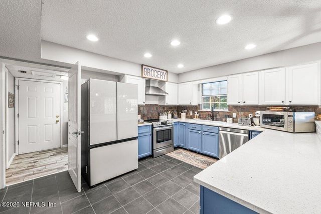 328 N RIDGE Drive, Fleming Island, FL 32003