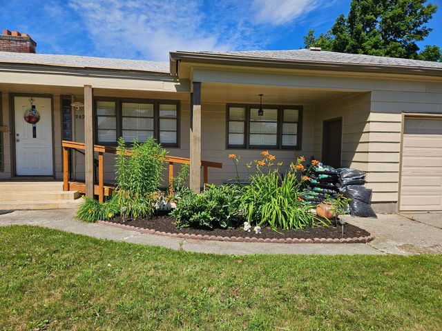 3421 N Center Rd, Millwood, WA 99212