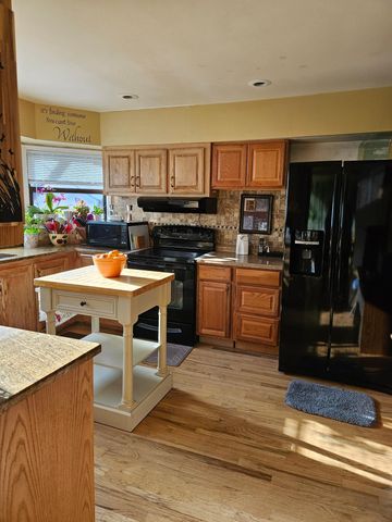 3421 N Center Rd, Millwood, WA 99212