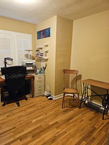 3421 N Center Rd, Millwood, WA 99212