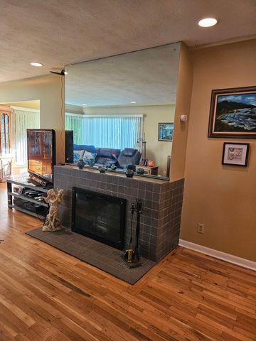 3421 N Center Rd, Millwood, WA 99212