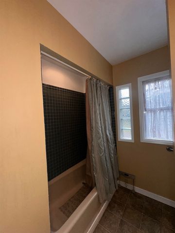 3421 N Center Rd, Millwood, WA 99212