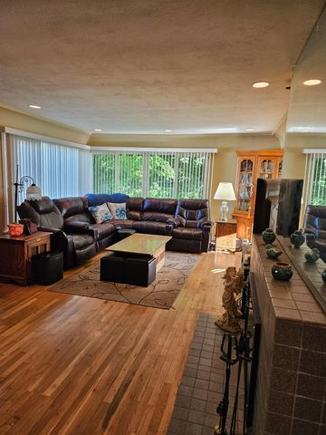 3421 N Center Rd, Millwood, WA 99212