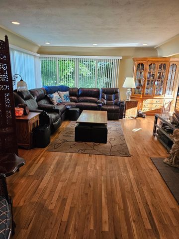 3421 N Center Rd, Millwood, WA 99212