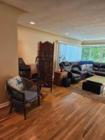 3421 N Center Rd, Millwood, WA 99212