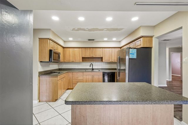 1607 LARK LANE, Brandon, FL 33510