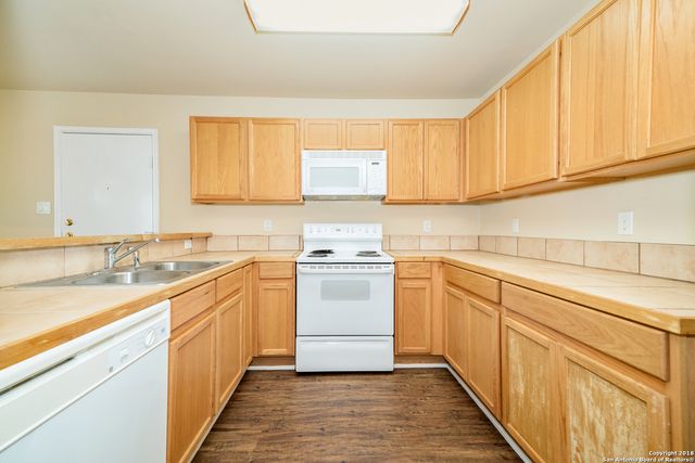 1017 SCHERTZ PKWY, Schertz, TX 78154