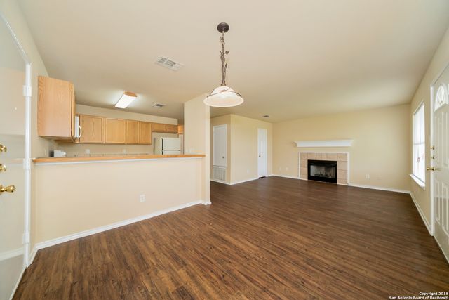 1017 SCHERTZ PKWY, Schertz, TX 78154