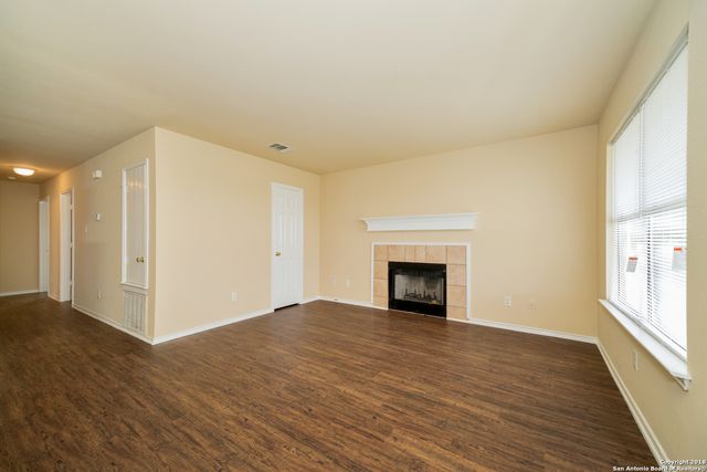 1017 SCHERTZ PKWY, Schertz, TX 78154