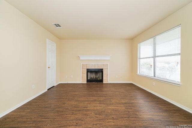 1017 SCHERTZ PKWY, Schertz, TX 78154