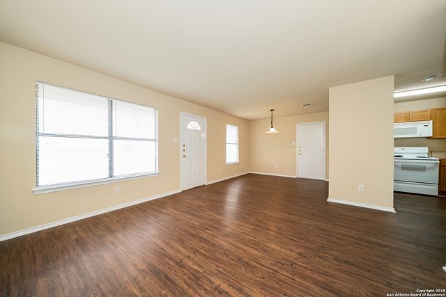 1017 SCHERTZ PKWY, Schertz, TX 78154