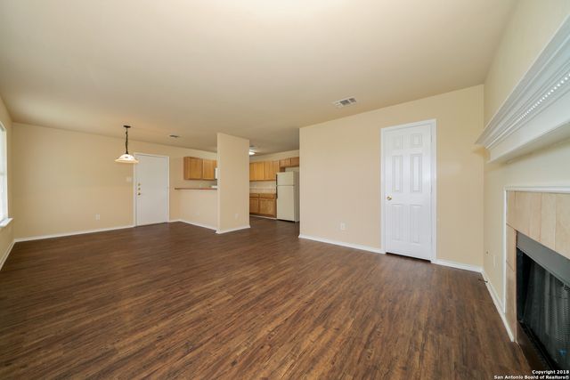 1017 SCHERTZ PKWY, Schertz, TX 78154