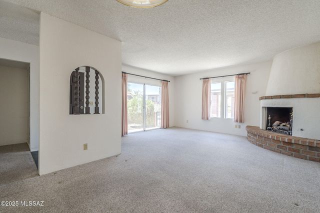 261 W Placita De Los Anillos, Green Valley, AZ 85614