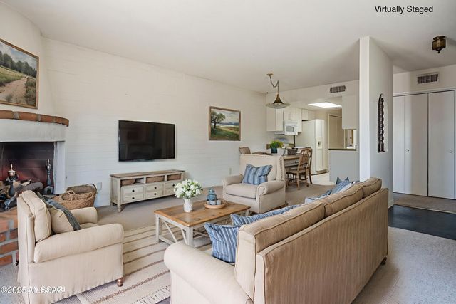 261 W Placita De Los Anillos, Green Valley, AZ 85614