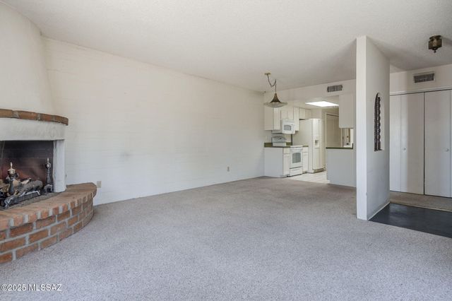 261 W Placita De Los Anillos, Green Valley, AZ 85614