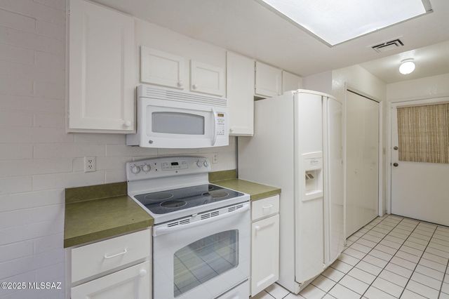 261 W Placita De Los Anillos, Green Valley, AZ 85614