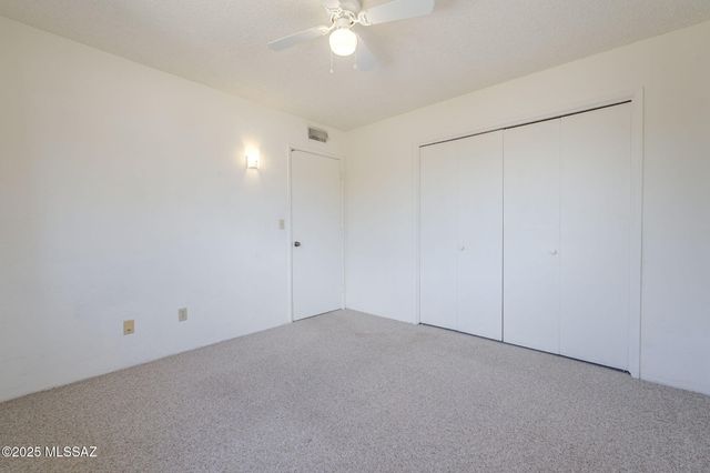 261 W Placita De Los Anillos, Green Valley, AZ 85614