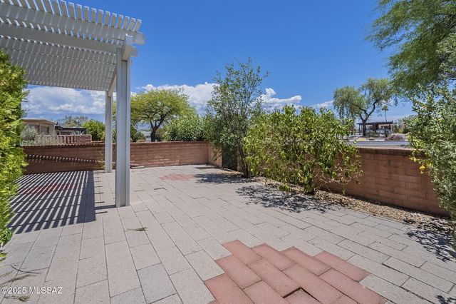 261 W Placita De Los Anillos, Green Valley, AZ 85614