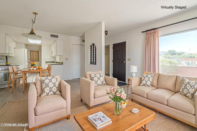 261 W Placita De Los Anillos, Green Valley, AZ 85614