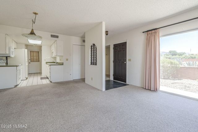 261 W Placita De Los Anillos, Green Valley, AZ 85614