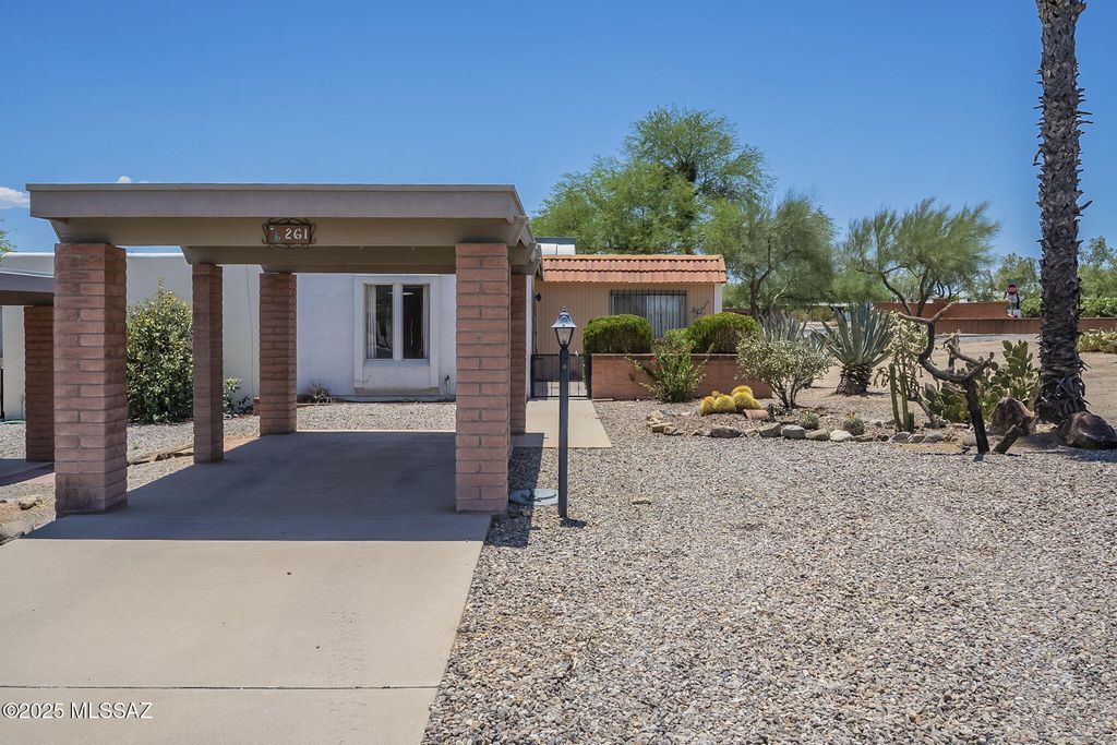 261 W Placita De Los Anillos, Green Valley, AZ 85614