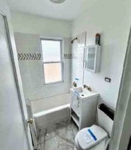 2626 W 96th Place, Evergreen Park, IL 60805