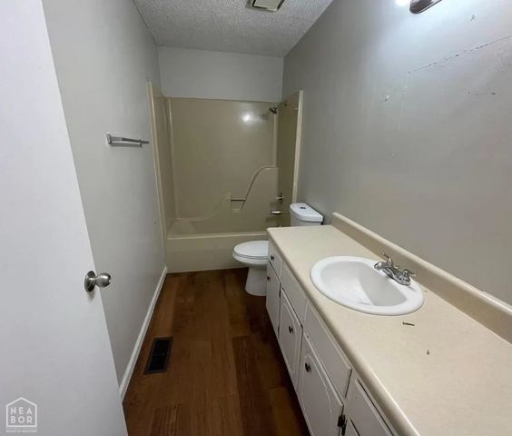 1300 Santa Fe Circle, Jonesboro, AR 72401