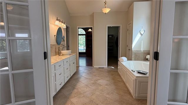 1515 Sugarland Parkway, Pleasant Hill, MO 64080