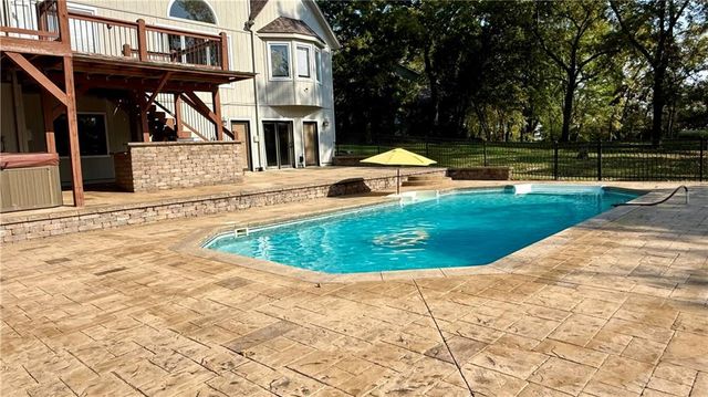 1515 Sugarland Parkway, Pleasant Hill, MO 64080