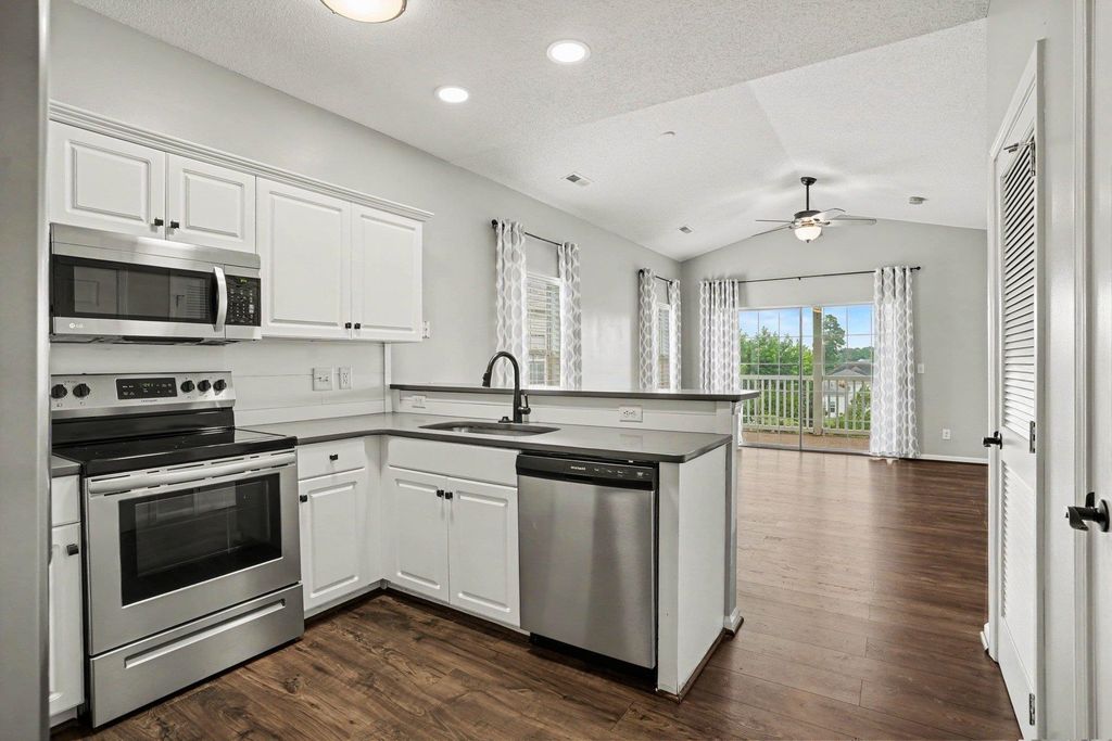 2020 Cross Gate Blvd Unit 302, Myrtle Beach, SC 29575 — photo 2