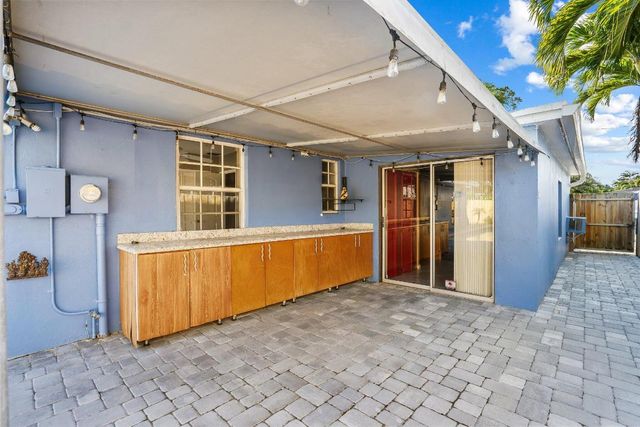 1716 NE 17th Avenue, Fort Lauderdale, FL 33305