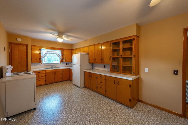 3519 Rustic Hills Drive, Kingsport, TN 37660