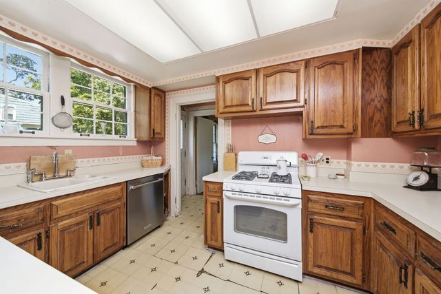 1249 Maple Avenue, Downers Grove, IL 60515