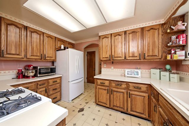 1249 Maple Avenue, Downers Grove, IL 60515