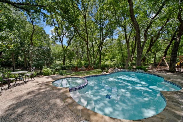 2622 Woods Lane, Garland, TX 75044