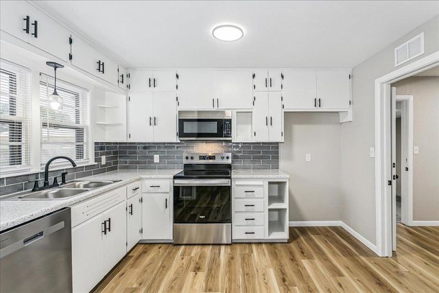 2649 N Clarence Ave, Wichita, KS 67204