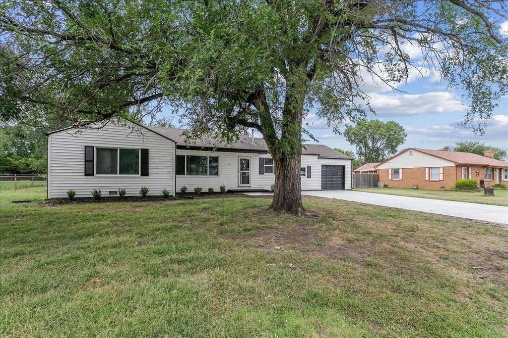 2649 N Clarence Ave, Wichita, KS 67204