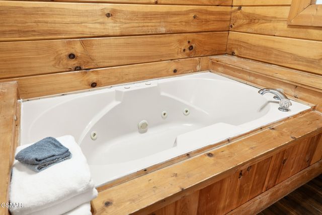 314 Brown Wren Way, Gatlinburg, TN 37738