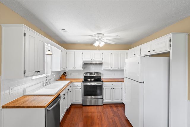 15520 Jack Crabtree Road, Bentonville, AR 72712