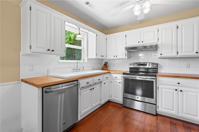 15520 Jack Crabtree Road, Bentonville, AR 72712