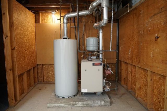 901 18th Avenue, Charles City, IA 50616