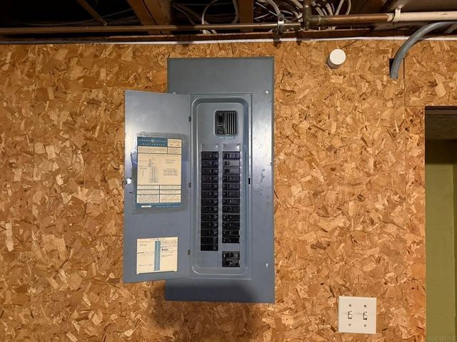 901 18th Avenue, Charles City, IA 50616